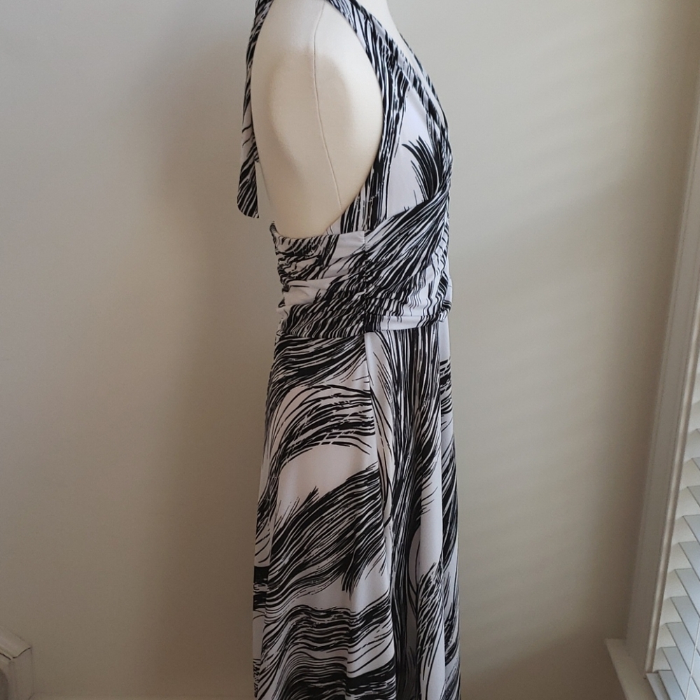 Dress - Picture 3 of 5
